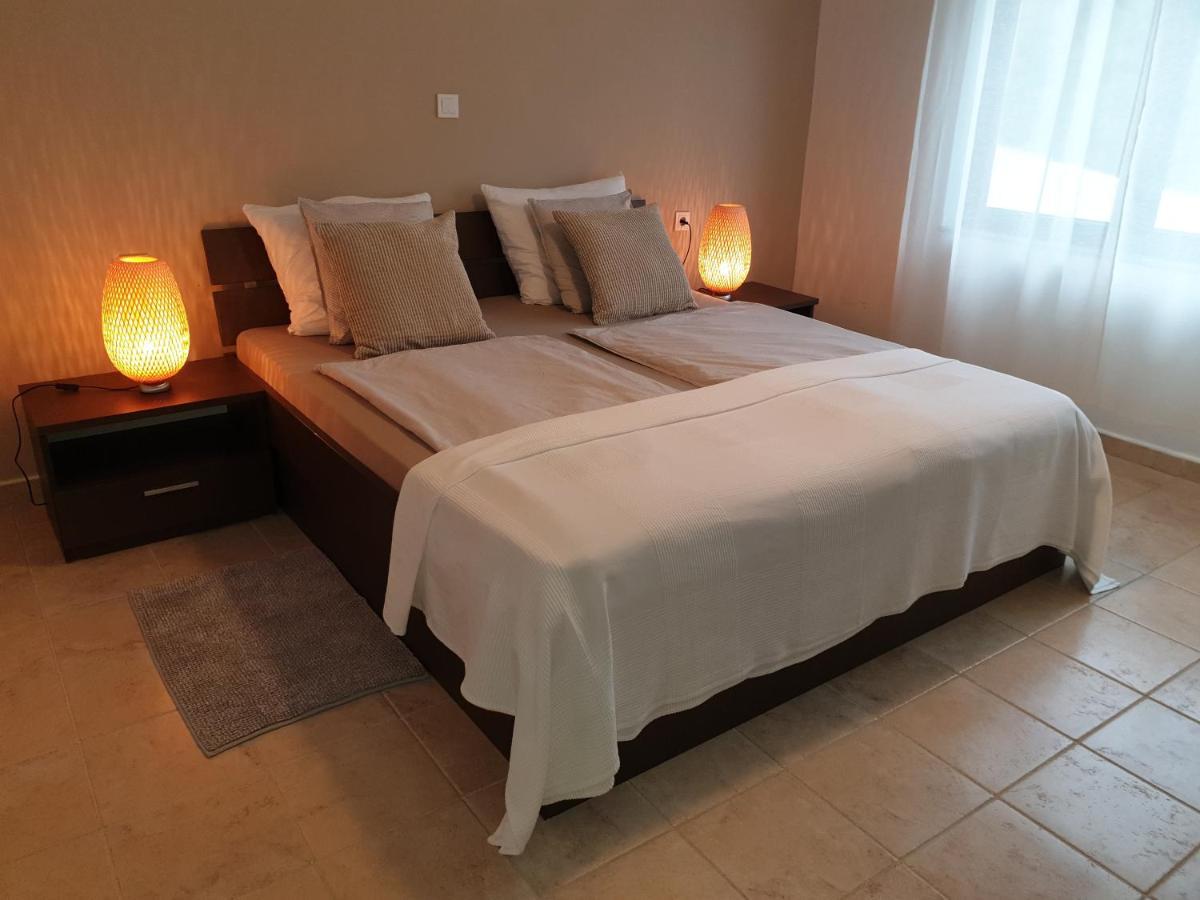 Apartments Suha Punta - Villa Babalonija Kampor Kültér fotó