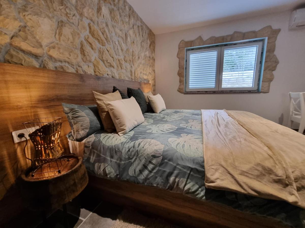 Apartments Suha Punta - Villa Babalonija Kampor Kültér fotó
