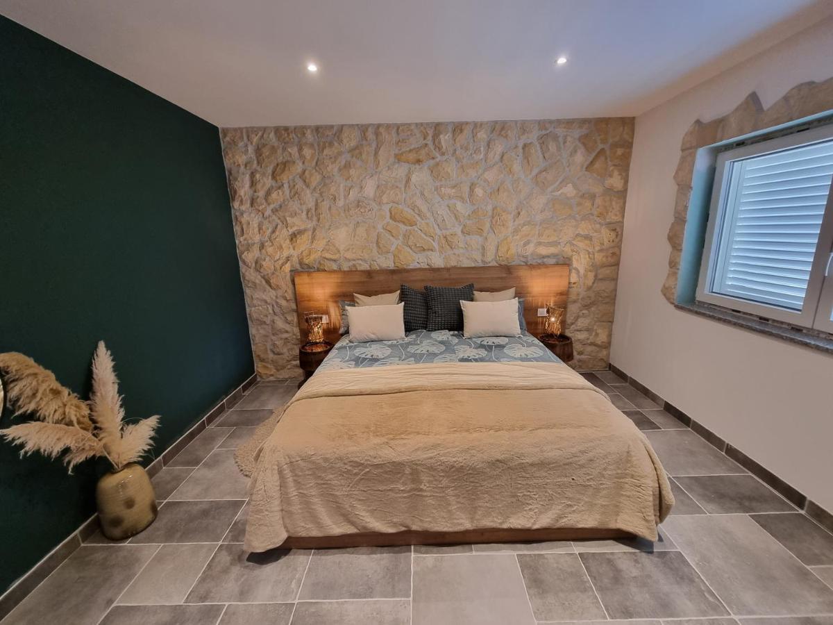Apartments Suha Punta - Villa Babalonija Kampor Kültér fotó