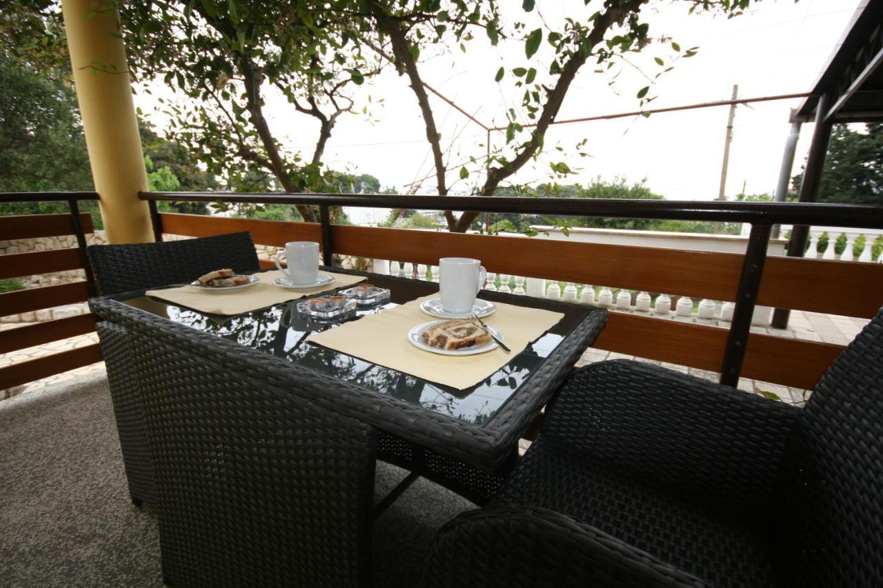 Apartments Suha Punta - Villa Babalonija Kampor Kültér fotó