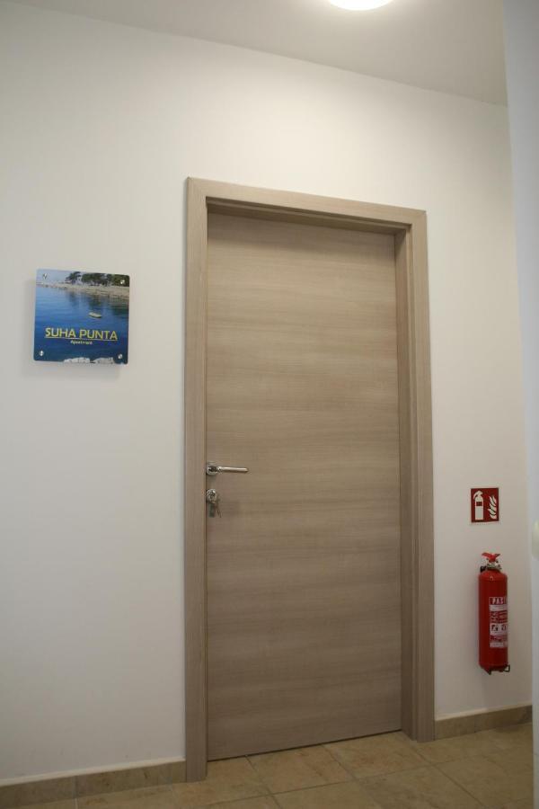 Apartments Suha Punta - Villa Babalonija Kampor Kültér fotó
