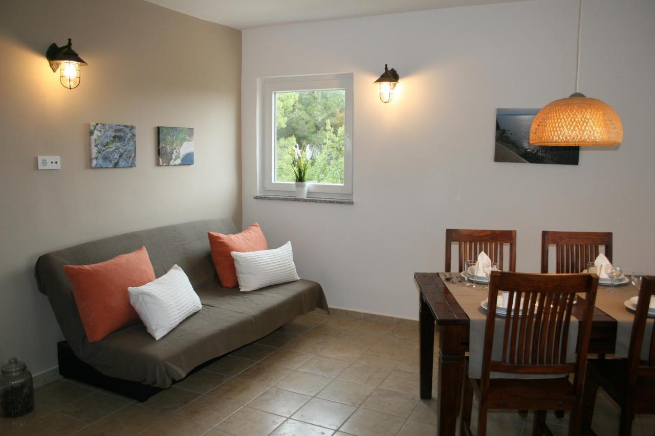 Apartments Suha Punta - Villa Babalonija Kampor Kültér fotó