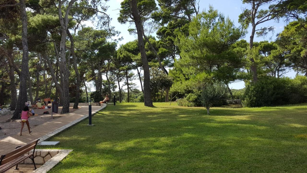 Apartments Suha Punta - Villa Babalonija Kampor Kültér fotó